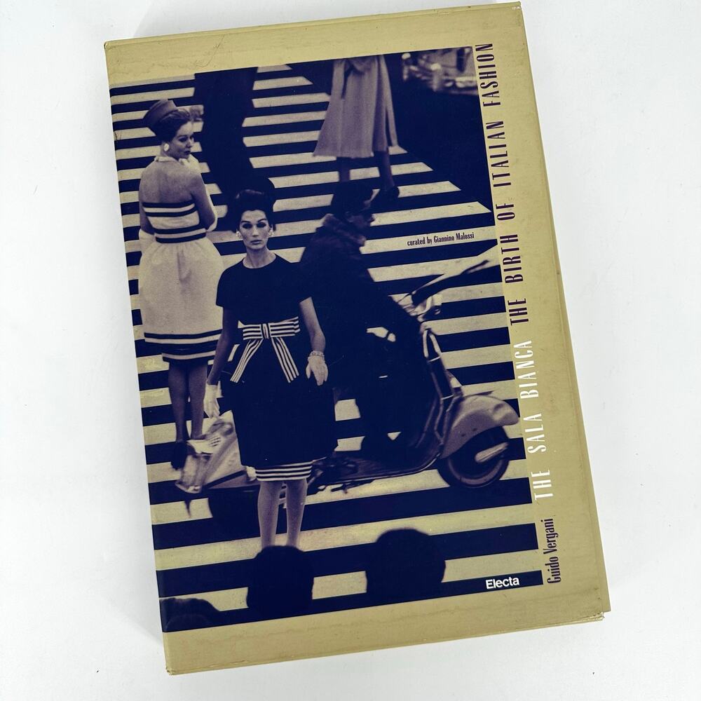 The Sala Bianca The Birth of Italian Fashion  Guido Vergani 1992 soft cover box